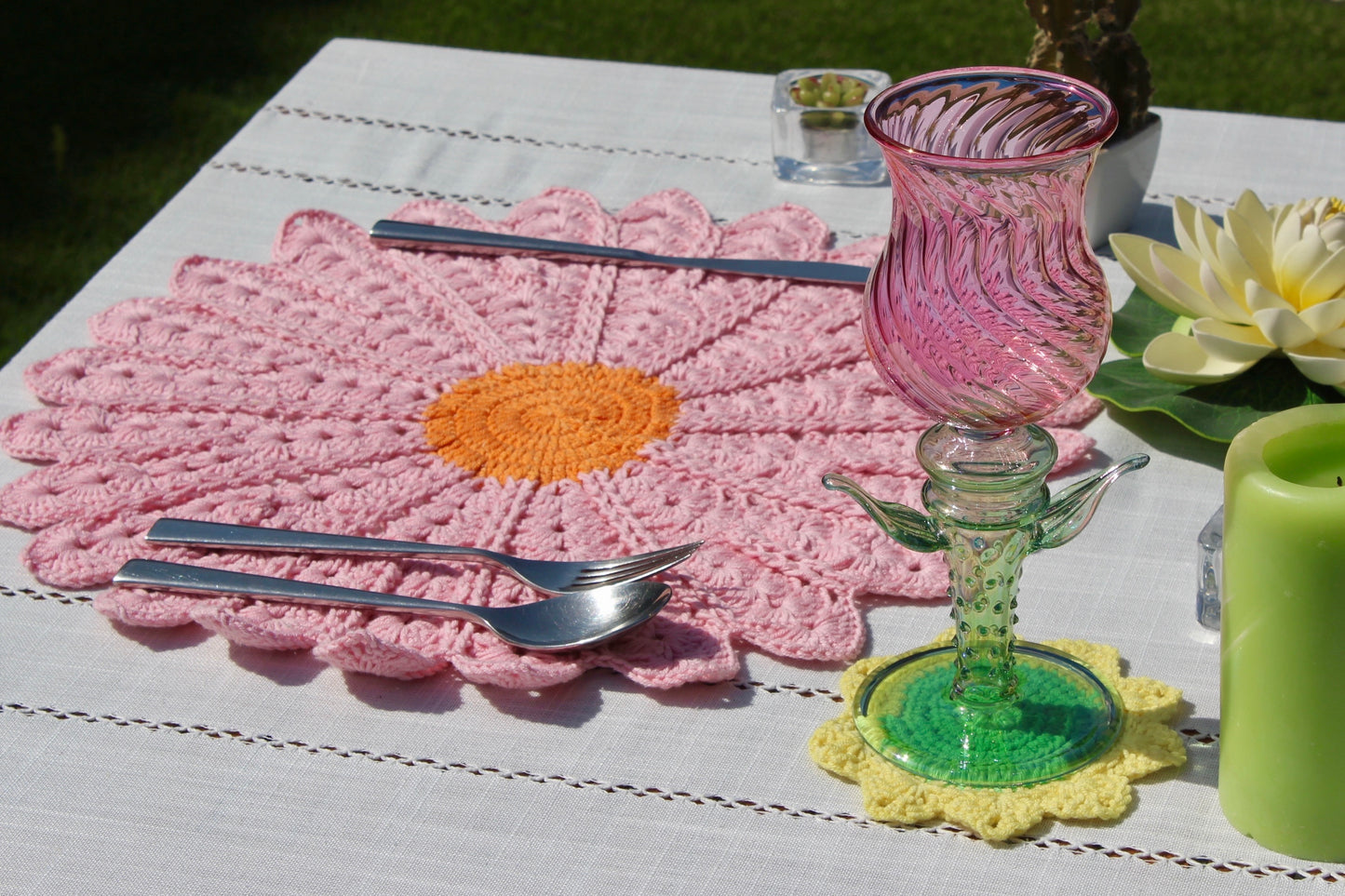 Daisy Placemats in Rose