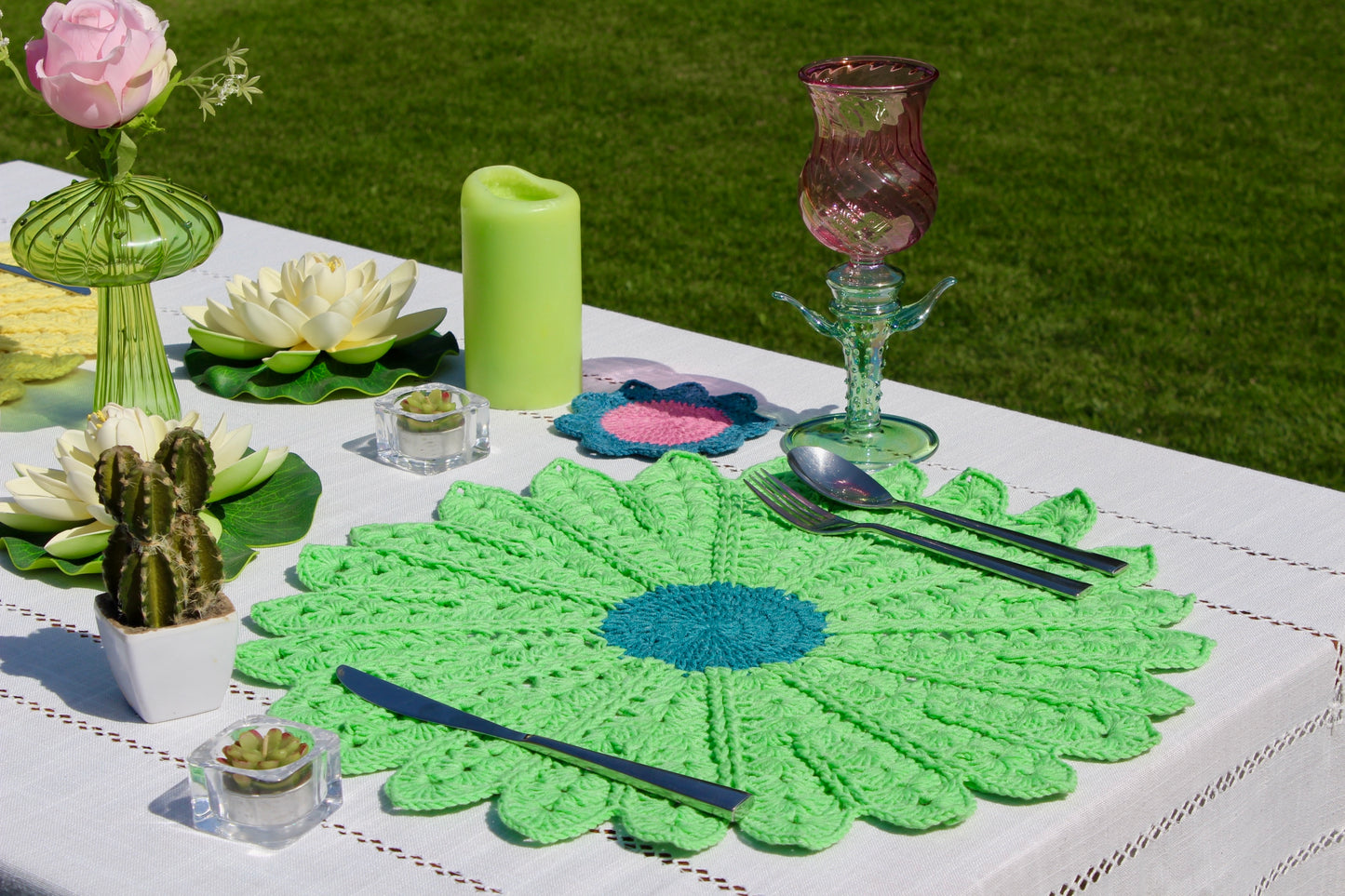 Daisy Placemats in Melon