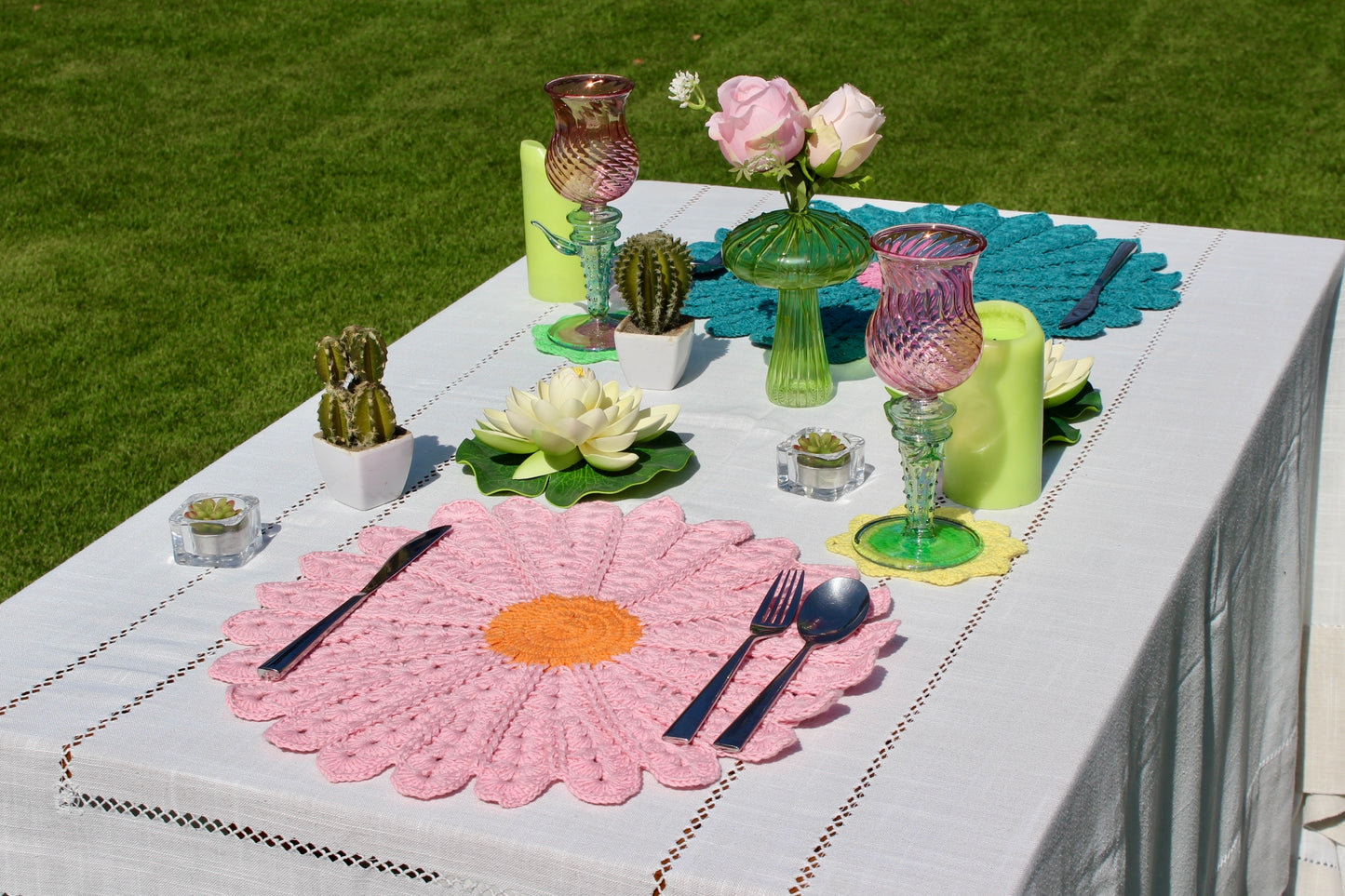 Daisy Placemats in Rose