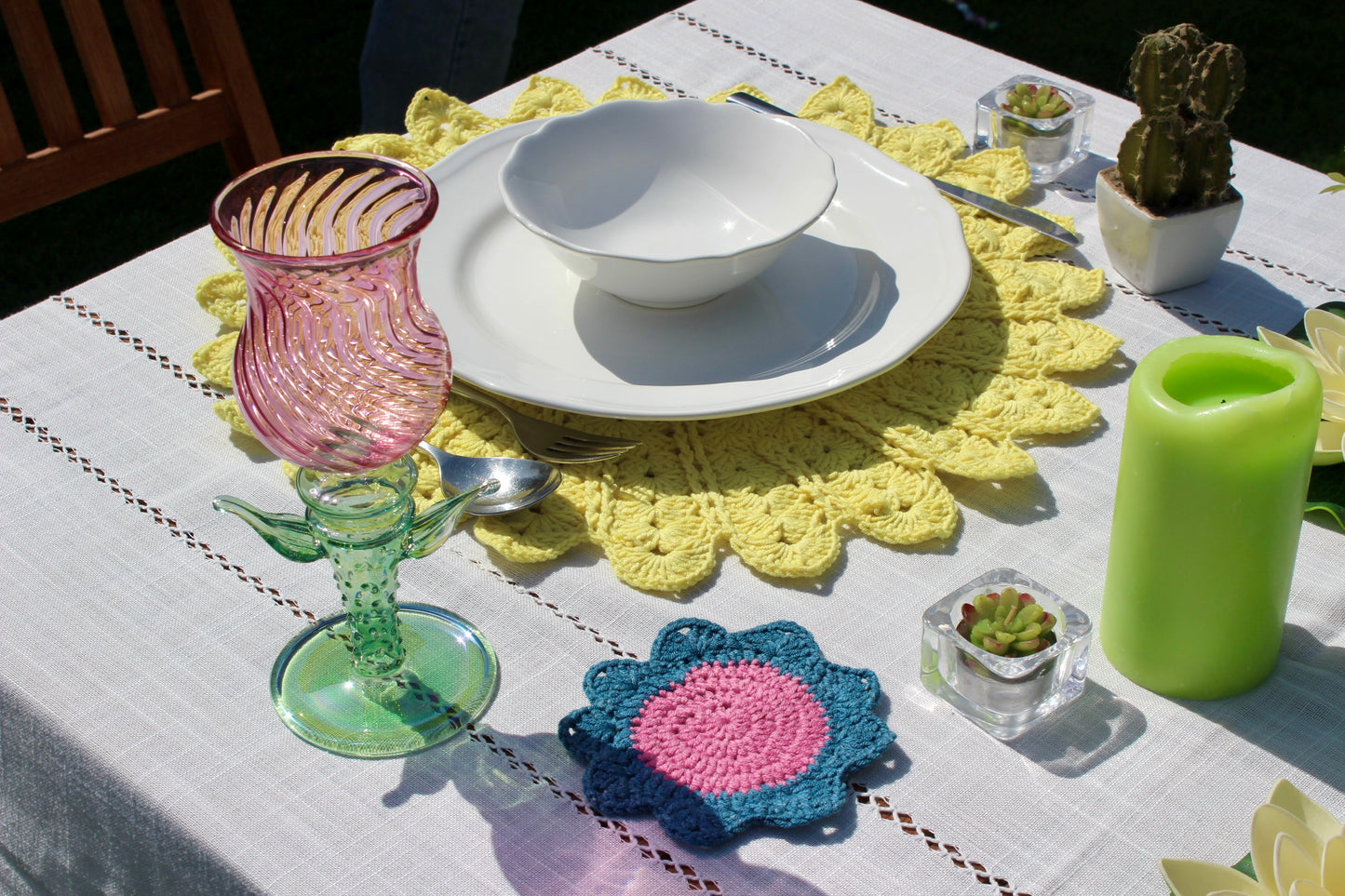 Daisy Placemats in Lemon